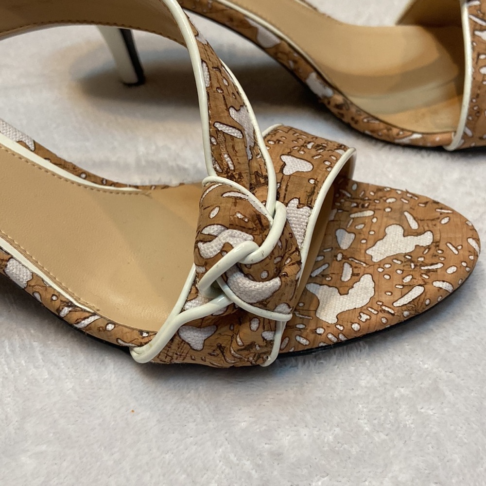 J Renee Tan and White Shoes Size 10 1/2M - Picture 2 of 12